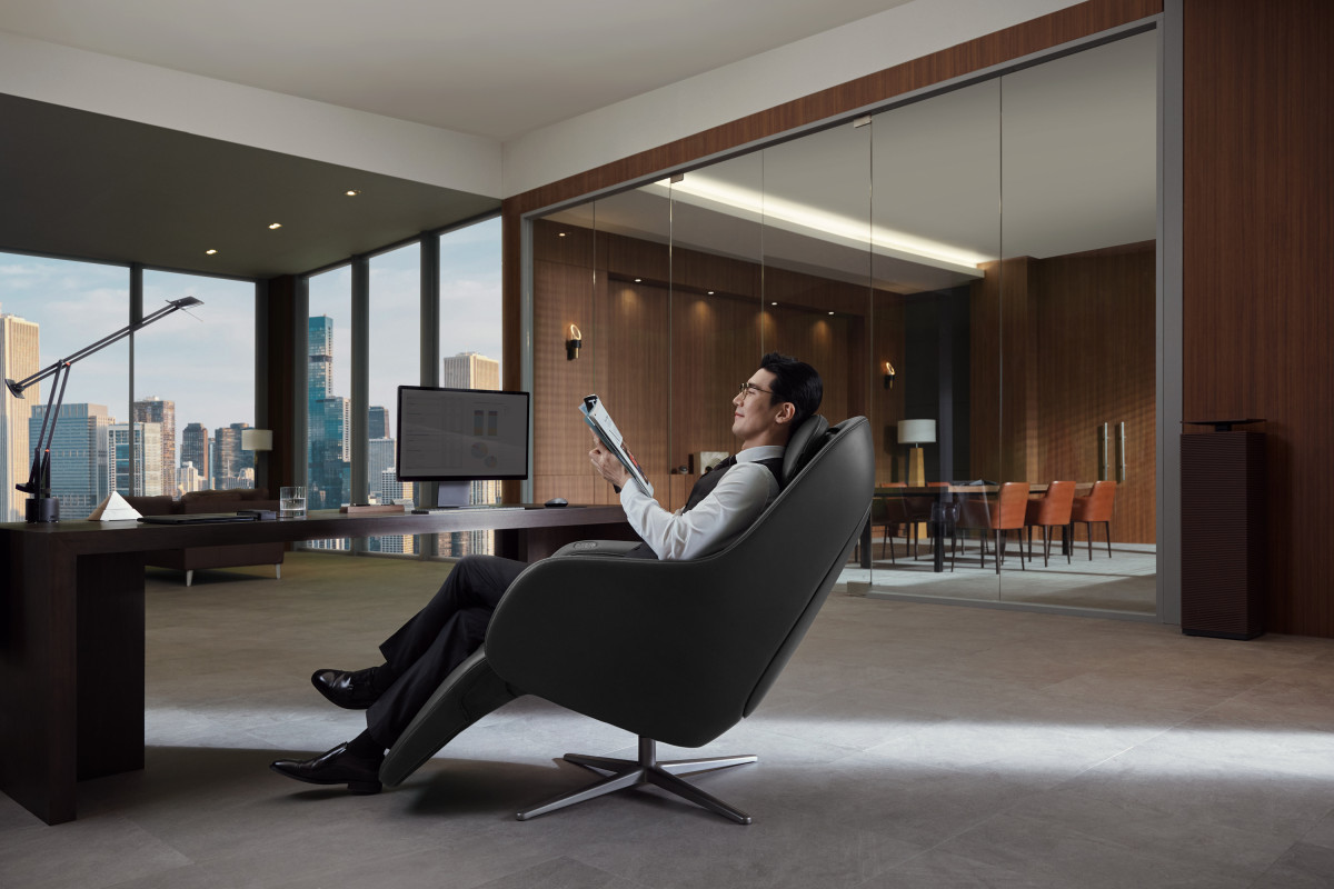 ▲코웨이 ‘비렉스(BEREX) 트리플체어’.  (사진제공=코웨이)