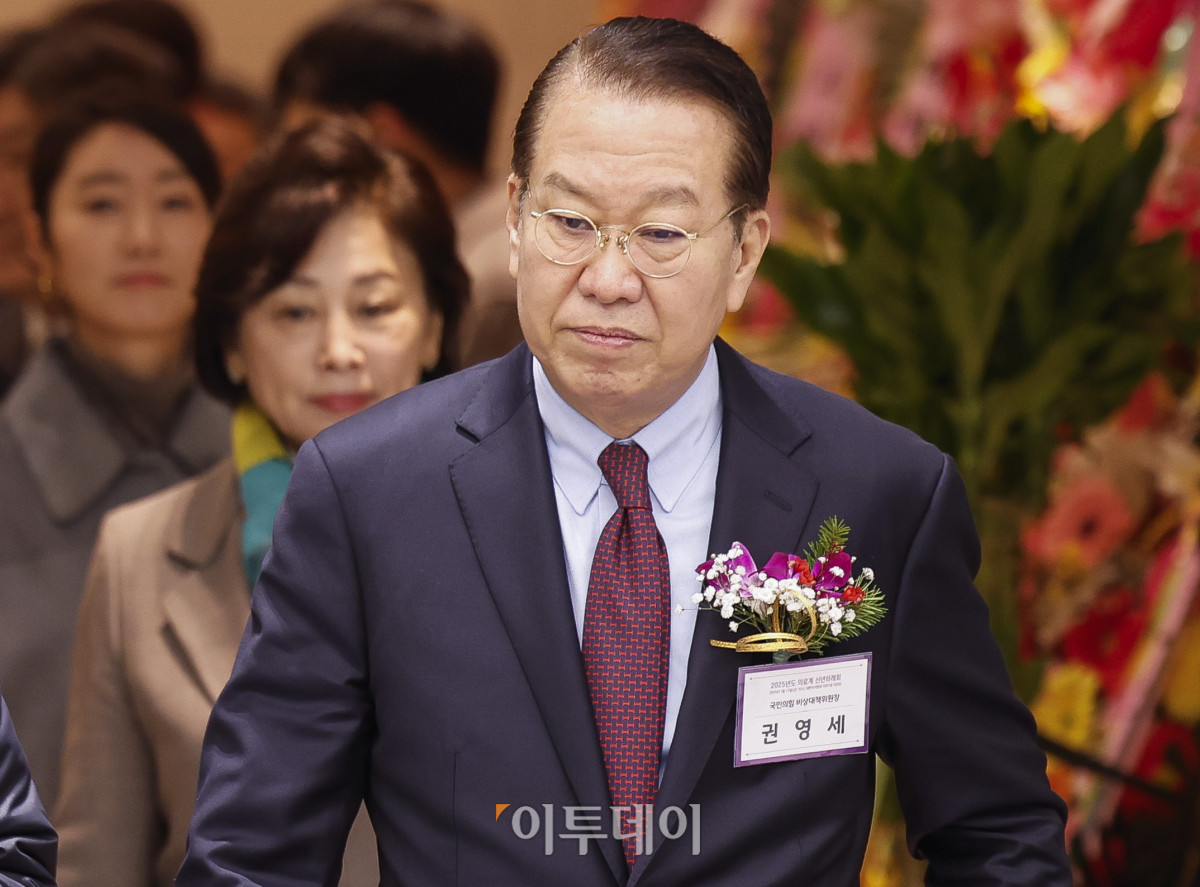 ▲권영세 국민의힘 비상대책위원장이 17일 서울 용산구 대한의사협회에서 열린 2025년도 의료계 신년하례회에 참석하고 있다. 조현호 기자 hyunho@