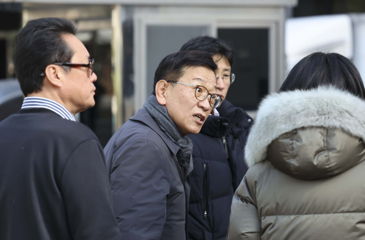 ▲윤석열 대통령 측 변호인 석동현 변호사가 18일 서울 마포구 서울서부지방법원에서 윤석열 대통령 구속 전 피의자 심문(영장실질심사)에 출석하고 있다. 신태현 기자 holjjak@