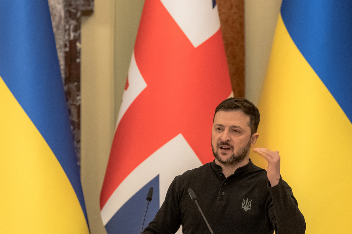▲볼로디미르 젤렌스키 우크라이나 대통령이 16일(현지시간) 기자회견을 하고 있다. 키이우/AFP연합뉴스