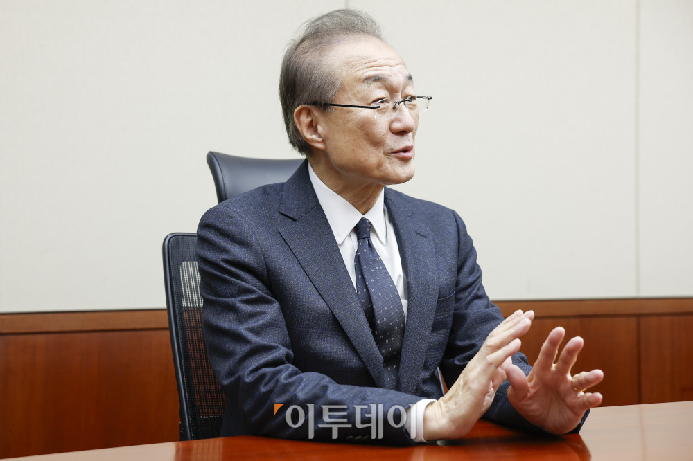 ▲박태호 법무법인 광장 국제통상연구원장이 서울 중구 법무버빈 광장에서 이투데이와 인터뷰를 하고 있다. 조현호 기자 hyunho@