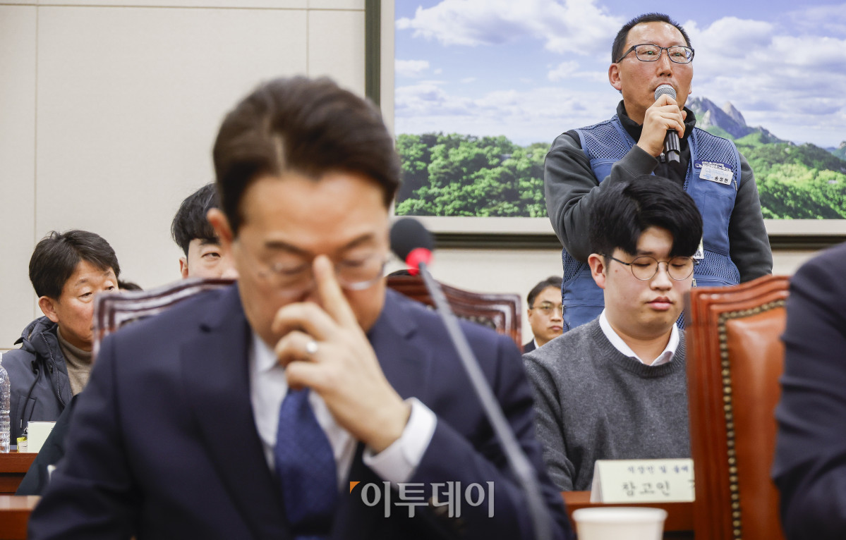 ▲송정현 전국택배노조 쿠팡 일산지회장이 21일 서울 여의도 국회에서 열린 쿠팡 택배노동자 심야노동 등 근로조건 개선 및 대유위니아그룹 임금체불 관련 청문회에서 발언하고 있다. 조현호 기자 hyunho@