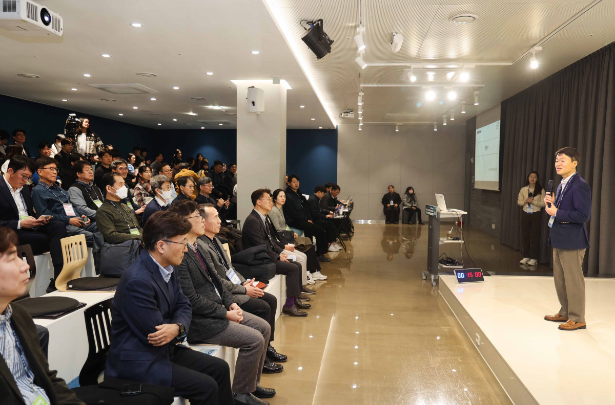 ▲한국자동차연구원은 21일 서울 강남구 코엑스에서 ‘자율주행 안전’을 주제로 제16회 자산어보(자동차 산업을 어우르고 보듬다) 행사를 개최했다.  (자료제공=한국자동차연구원)