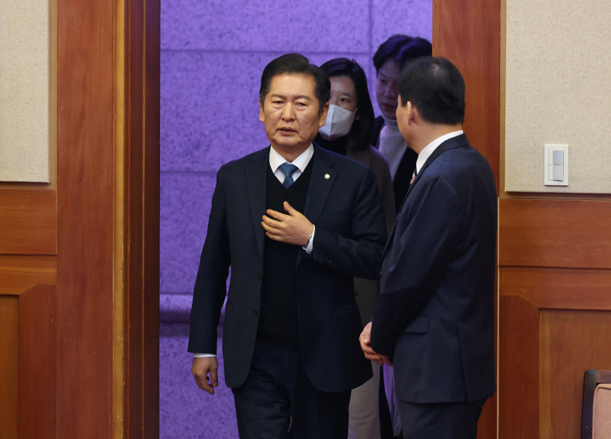 ▲21일 서울 종로구 헌법재판소에서 열린 윤석열 대통령 탄핵심판 3차 변론기일에서 정청래 국회 탄핵소추단장이 심판정으로 들어서고 있다. 신태현 기자 holjjak@