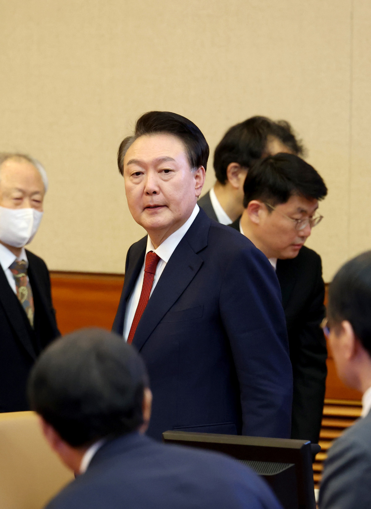 ▲윤석열 대통령이 21일 서울 종로구 헌법재판소에서 열린 윤석열 대통령 탄핵심판 3차 변론기일에 출석하고 있다. 신태현 기자 holjjak@