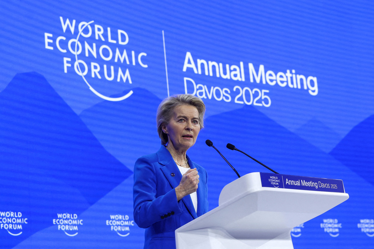 ▲우르줄라 폰데어라이엔 유럽연합(EU) 집행위원장이 21일(현지시간) 스위스 다보스에서 열린 제55회 계경제포럼(WEF) 연례 회의에서 특별 연설을 하고 있다. 다보스(스위스)/로이터연합뉴스