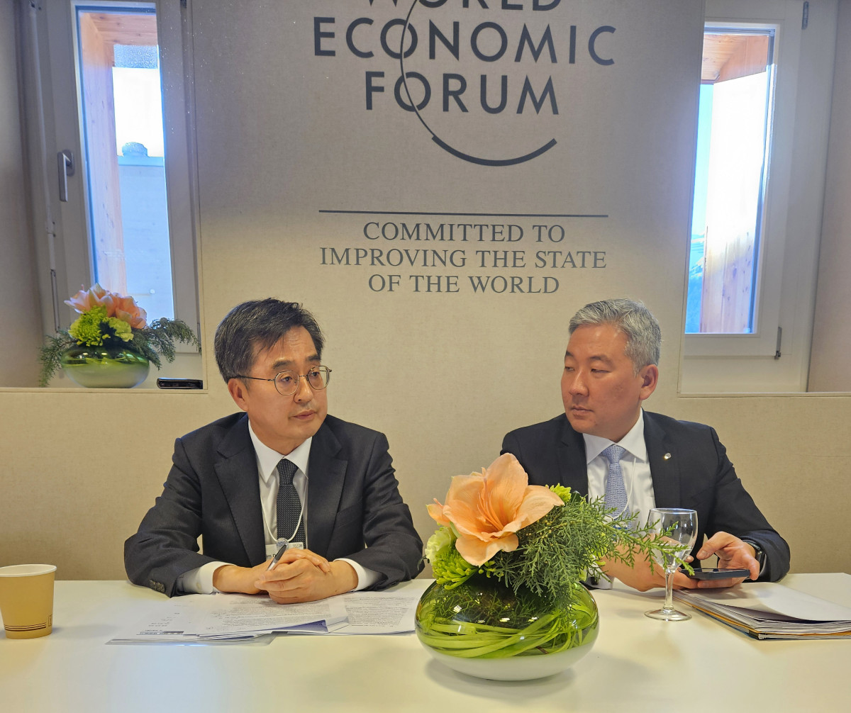 ▲21일 오후(현지시간) 김동연 경기도지사가 스위스 다보스 콩그레스센터에서 열린 미디어 리더 브리핑에 참석하고있다. (경기도)