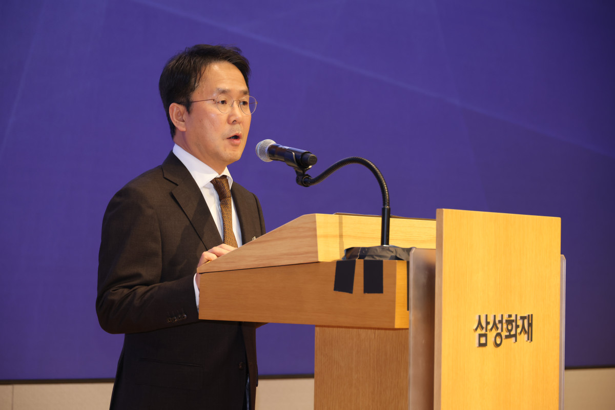 ▲이문화 삼성화재 사장이 22일 열린 삼성화재 제73주년 창립기념식에서 기업 아이덴티티를 발표하고 있다. (사진제공=삼성화재)