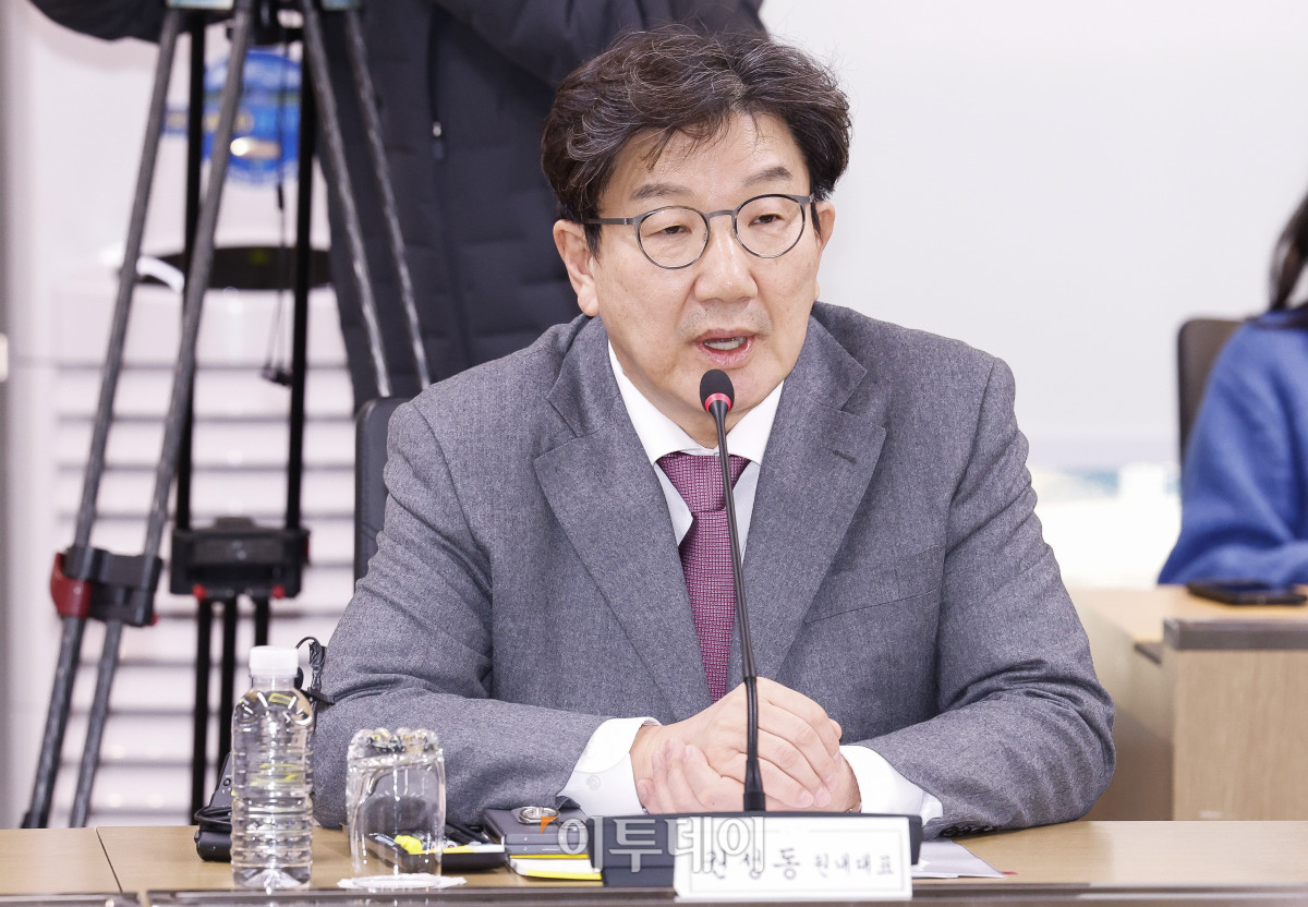 ▲권성동 국민의힘 원내대표가 22일 서울 중구 한국은행에서 열린 경제상황 점검 및 현안 논의에서 모두발언 하고 있다. 조현호 기자 hyunho@