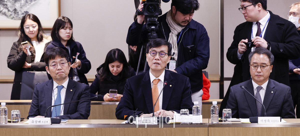 ▲이창용 한국은행 총재가 22일 서울 중구 한국은행에서 열린 경제상황 점검 및 현안 논의에서 모두발언 하고 있다. 조현호 기자 hyunho@