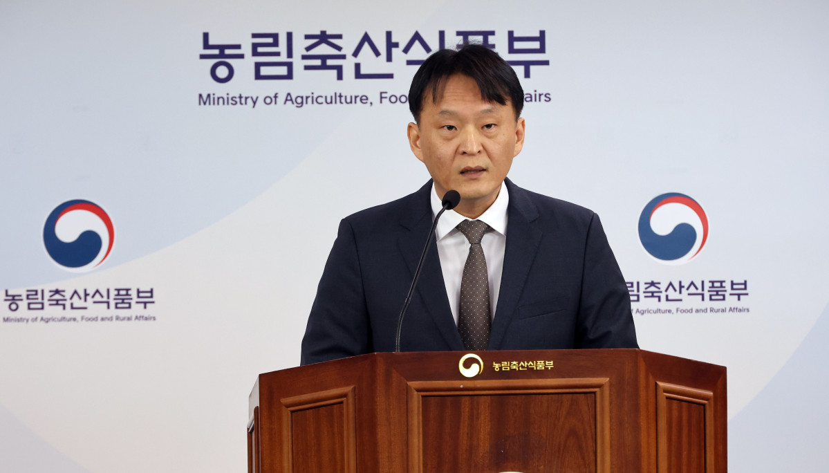 ▲윤원습 농림축산식품부 농업정책관이 지난해 10월 28일 정부세종청사에서 농촌체류형 쉼터 도입 등 합리적 농지 이용을 위한 농지제도 개편을 발표하고 있다. (뉴시스)