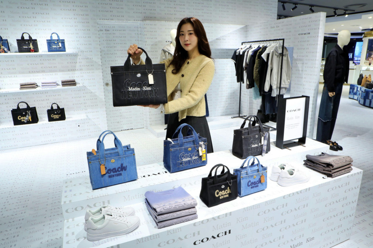 ▲'코치 X 마뗑킴' 팝업스토어. (사진제공=롯데백화점)