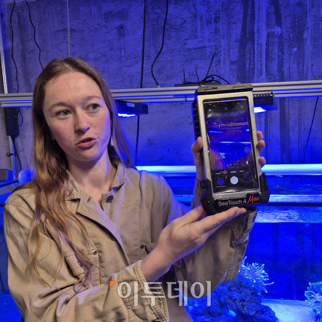 ▲스크립스 연구소 관계자가 '갤럭시 S24 울트라' 오션모드에 관해 설명하고 있다. (박민웅 기자 pmw7001@)