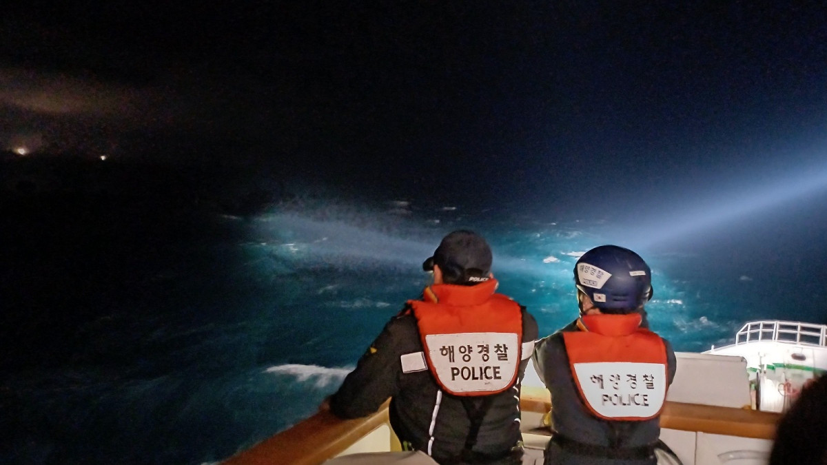▲제주 해상 어선 좌초사고 실종자 야간수색 (사진=연합뉴스)