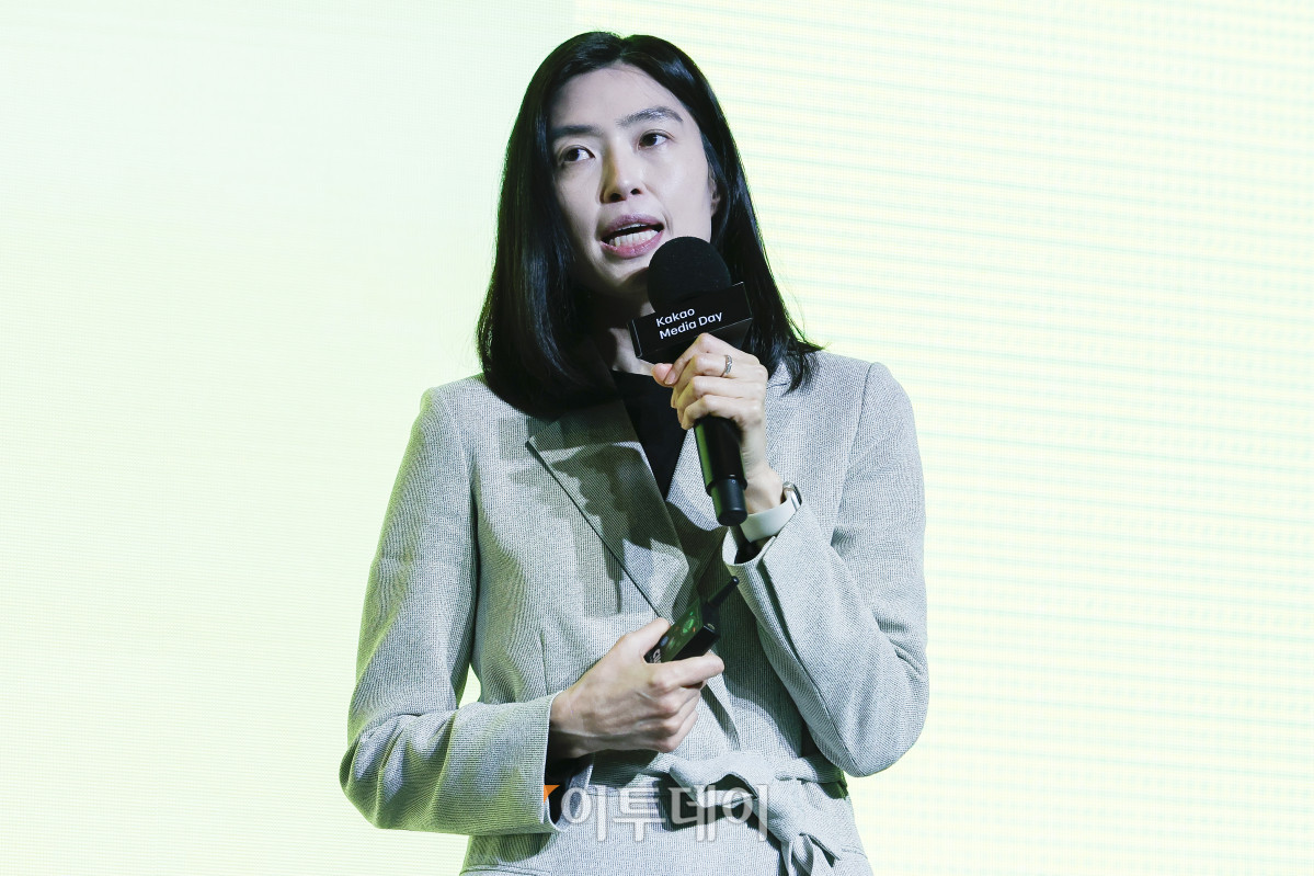 ▲정신아 카카오 대표이사가 4일 서울 중구 더플라자호텔에서 열린 카카오 기자간담회에서 발표하고 있다. 조현호 기자 hyunho@