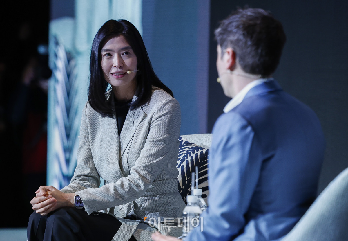 ▲정신아 카카오 대표이사가 4일 서울 중구 더플라자호텔에서 열린 카카오 기자간담회 오픈AI 창립자 샘 올트먼과의 좌담회에서 발언하고 있다. 조현호 기자 hyunho@