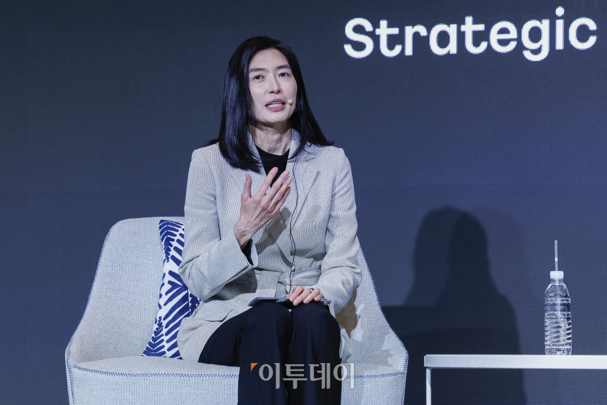 ▲정신아 카카오 대표이사가 4일 서울 중구 더플라자호텔에서 열린 카카오 기자간담회 오픈AI 창립자 샘 올트먼과의 좌담회에서 발언하고 있다. 조현호 기자 hyunho@