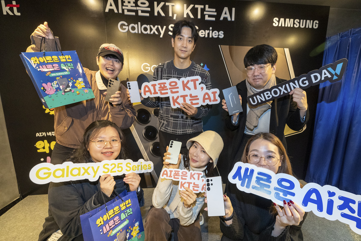 ▲KT가 삼성전자의 최신 스마트폰 '갤럭시 S25 시리즈'의 사전개통을 4일 개시했다. (사진제공=KT)