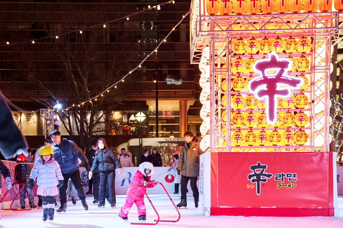 ▲농심은 일본 삿포로 눈축제 기간인 11일까지 '신라면 아이스링크'를 운영한다고 밝혔다. (사진제공=농심)