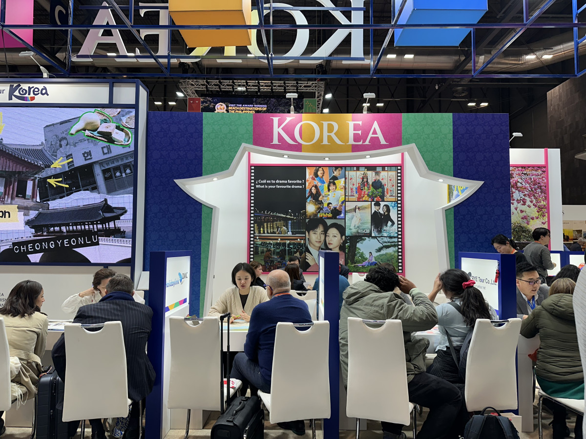 ▲현지 여행업계와 B2B 상담을 진행하는 국내 여행업계 참가자들 (사진제공=한국관광공사)