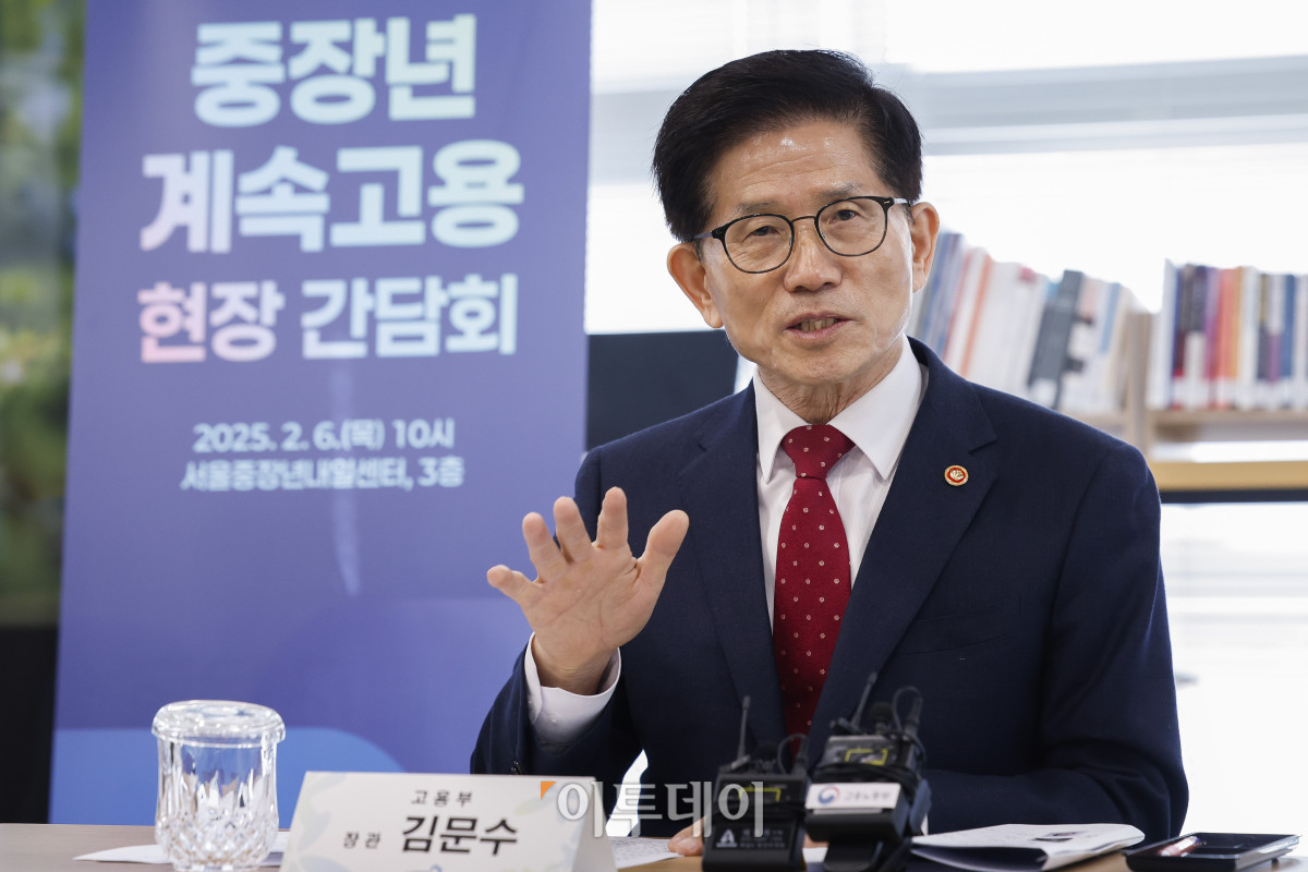 ▲김문수 고용노동부 장관이 6일 서울 중구 중장년내일센터에서 열린 중장년 계속고용 현장 간담회에서 모두발언 하고 있다. 조현호 기자 hyunho@