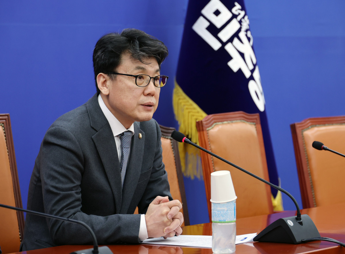 ▲진성준 더불어민주당 정책위의장이 6일 오후 서울 여의도 국회에서 열린 정책 현안 간담회에서 발언하고 있다.  (뉴시스)