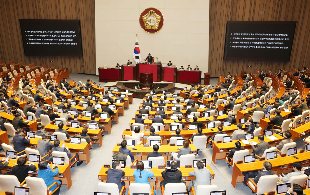 ▲우원식 국회의장이 3일 서울 여의도 국회에서 열린 제422회국회(임시회) 개회식 및 본회의에서 의사봉을 두드리고 있다. 사진=신태현 기자 holjjak@