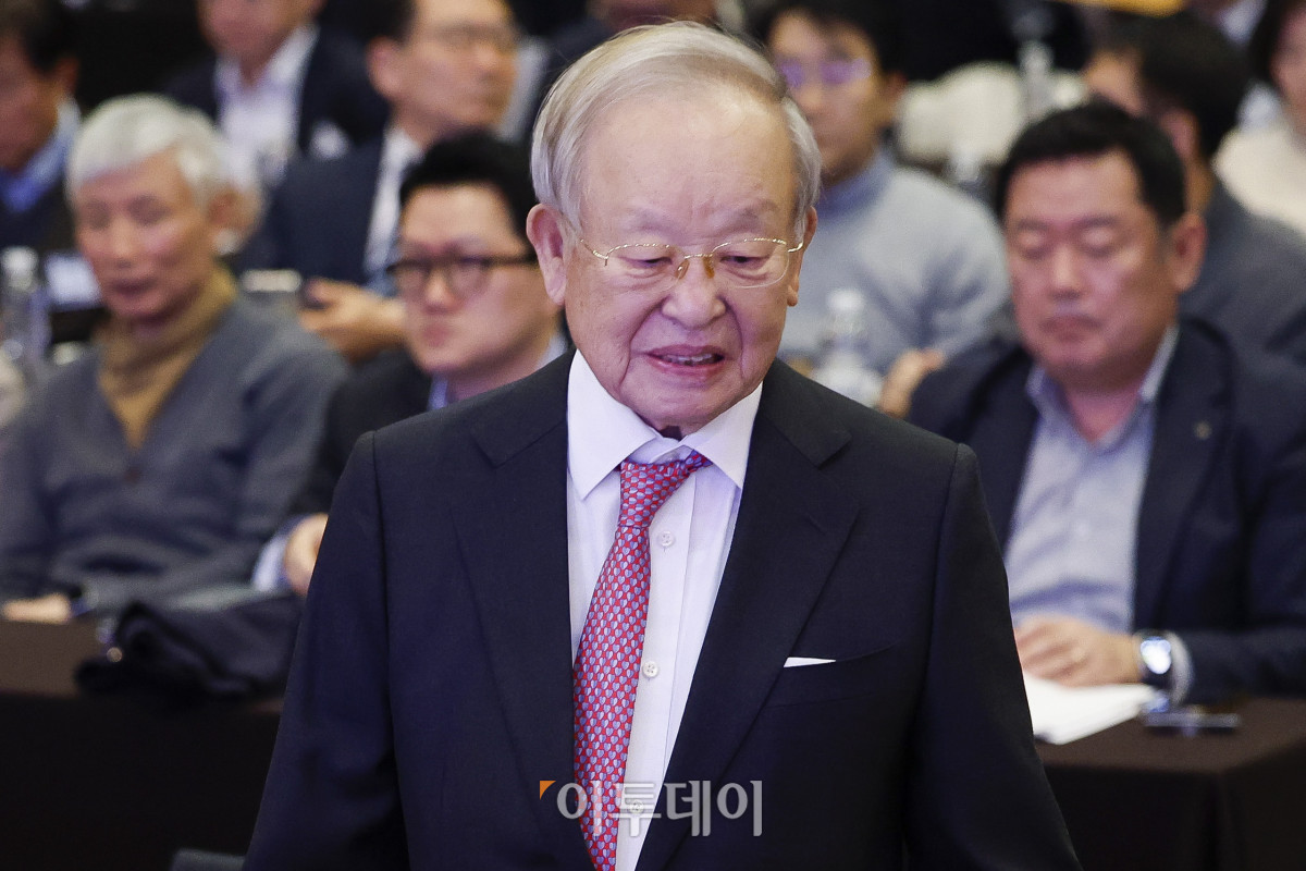 ▲손경식 한국경영자총협회장이 7일 서울 중구 웨스틴조선 서울에서 열린 제3회 한국최고경영자포럼에 참석하고 있다. 조현호 기자 hyunho@