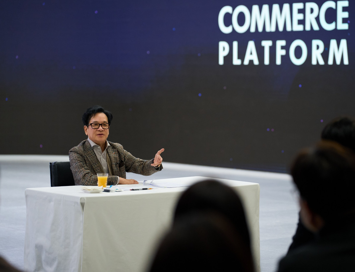 ▲이재현 CJ그룹 회장이 7일 오후 서울 서초구 CJ온스타일 본사에서 직원들을 만나 격려 메시지를 전하고 있다. (사진제공=CJ그룹)