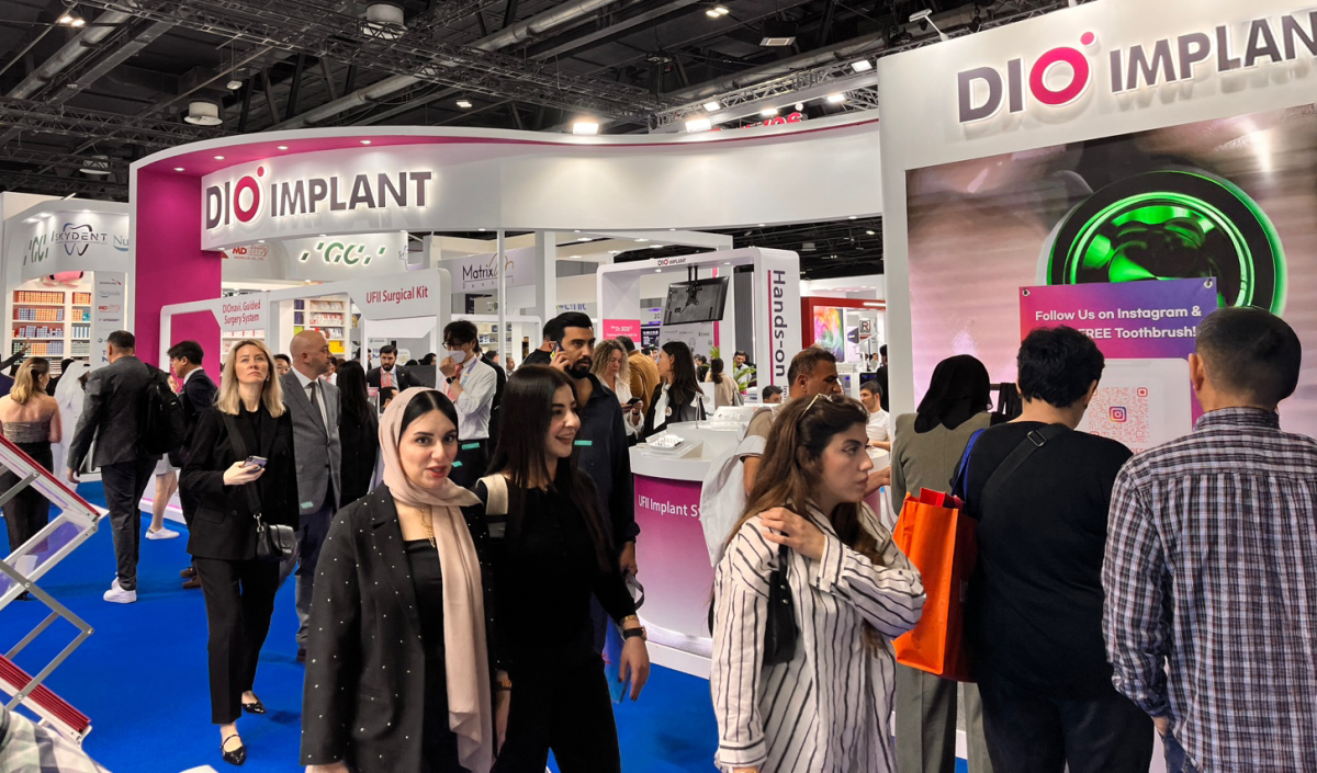 ▲ 아랍에미리트 두바이 월드 트레이드 센터에서 열린 ‘아랍에미리트 국제 치의학 콘퍼런스 및 아랍 치과기자재 전시회(AEEDC Dubai 2025)’의 디오 부스 모습. (사진제공=디오)