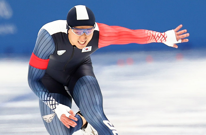 ▲10일 중국 하얼빈 헤이룽장 빙상훈련센터 스피드스케이팅 오벌에서 열린 스피드스케이팅 남자 500m에 출전한 김준호가 질주하고 있다. (연합뉴스)