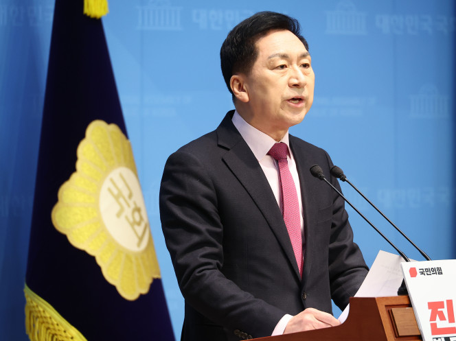 ▲김기현 국민의힘 의원이 11일 국회 의원회관에서 지난 4일 문재인 정부 청와대의 '울산시장 선거 개입 의혹' 사건 2심 무죄 선고와 관련한 입장 발표 기자회견을 하고 있다. 2025.2.11. (연합뉴스)