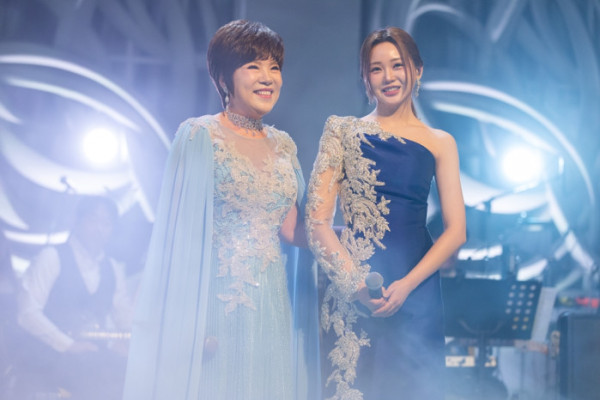 ▲김연자, 홍지윤 (사진 = BS朝日「人生、歌がある」写真 渡辺一城 (BS아사히 TV '인생, 노래가 있다') 제공)