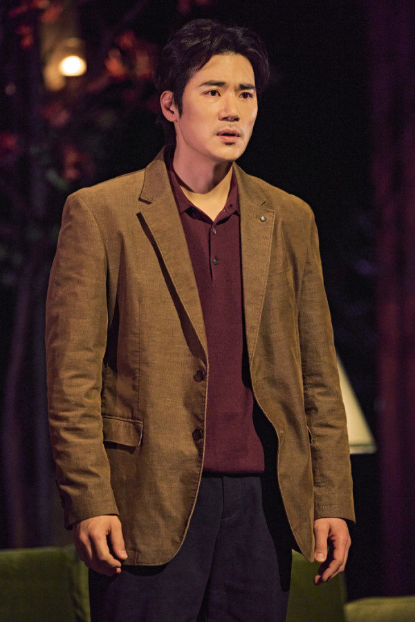 ▲‘붉은 낙엽’ 김강우 (사진 제공 = 라이브러리컴퍼니)