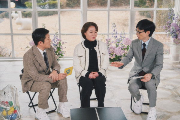 ▲'시민덕희' 실제 주인공 김성자 씨(가운데)(사진제공=tvN)