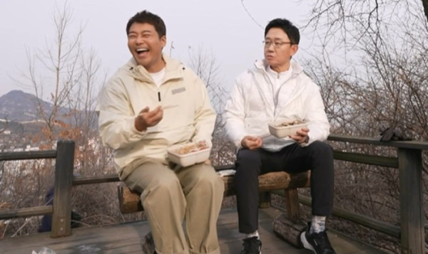 ▲'나혼자산다' 전현무, 손범수(사진제공=MBC)