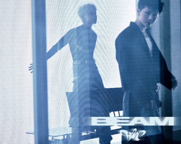 ▲호시X우지 첫 오피셜 포토(사진제공=플레디스)