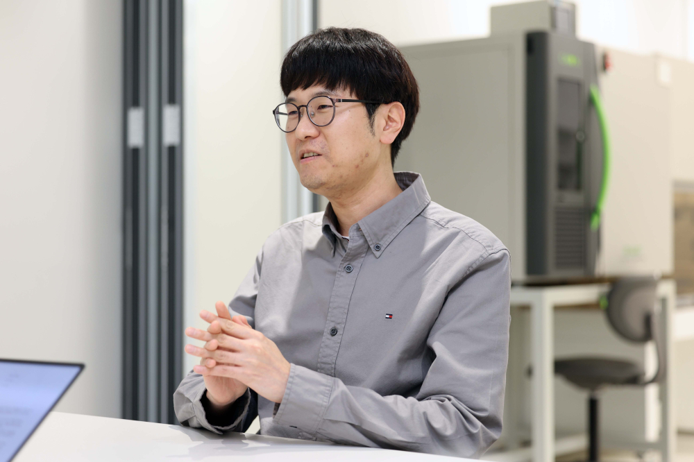 ▲정성민 아모레퍼시픽연구소 뷰티테크담당 연구원이 44일 경기 용인시 아모레퍼시픽 R&I센터에서 이투데이와 인터뷰를 하고 있다. (사진=신태현 기자 holjjak@)