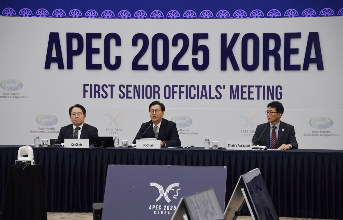 ▲김범석 기획재정부 1차관이 6일 오전 경북 경주시 경주화백컨벤션센터에서 열린 '아시아태평양경제협력체(APEC) 재무차관회의'에 참석, 개회사를 하고 있다. (기획재정부)