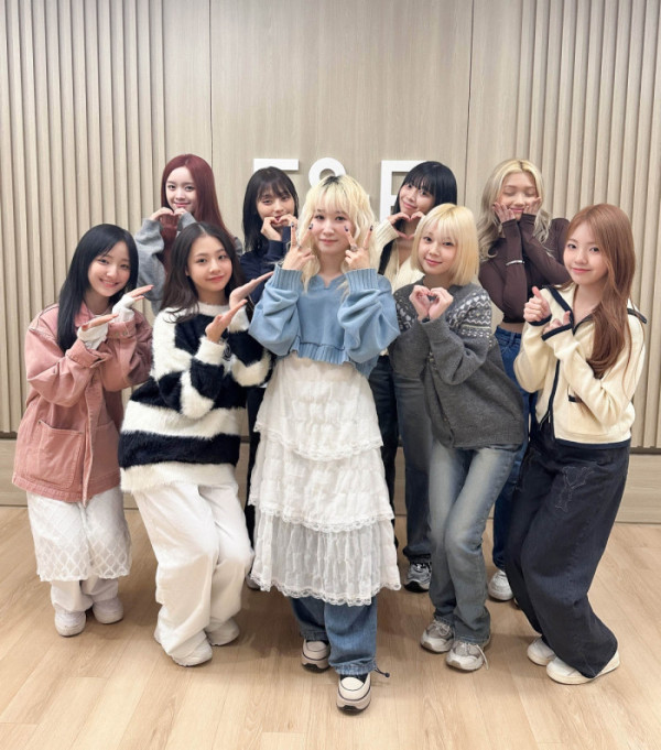 ▲유니스가 일본 싱어송라이터 노아와 만났다.(사진제공=F&F엔터테인먼트)