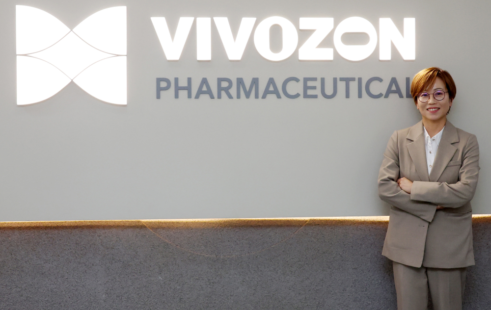 ▲이지연 비보존제약 신약마케팅본부 이사가 최근 서울 송파구 올림픽로 향군타워에 위치한 사무실에서 본지와의 인터뷰에 앞서 포즈를 취하고 있다. 고이란 기자 photoeran@