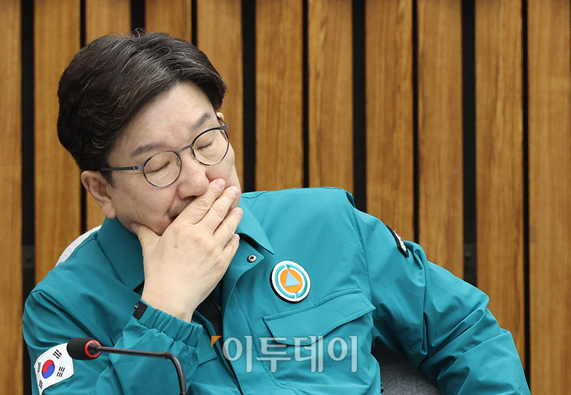 ▲권성동 국민의힘 원내대표가 3일 서울 여의도 국회에서 열린 산불피해대책마련 당정협의회에서 참석하고 있다. 고이란 기자 photoeran@