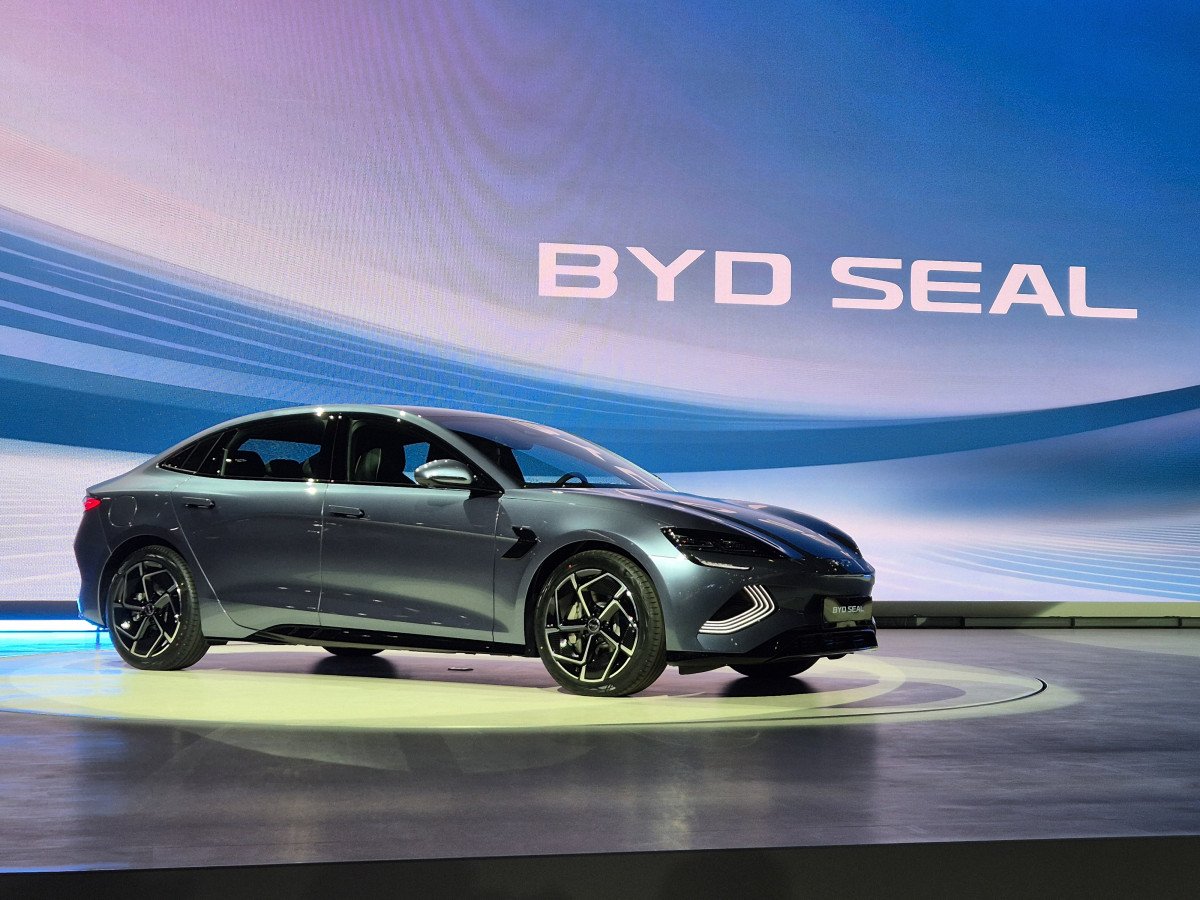 ▲BYD코리아가 3일 경기 고양시 킨텍스에서 열린 ‘2025 서울모빌리티쇼’에서 발표한 두 번째 신차 '씰'의 모습. (강문정 기자 kangmj@)