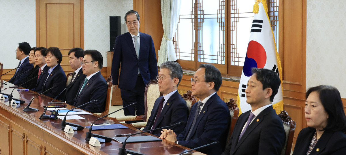 ▲한덕수 대통령 권한대행 국무총리가 4일 정부서울청사에서 열린 긴급 국무위원 간담회에 참석하고 있다. (연합뉴스)