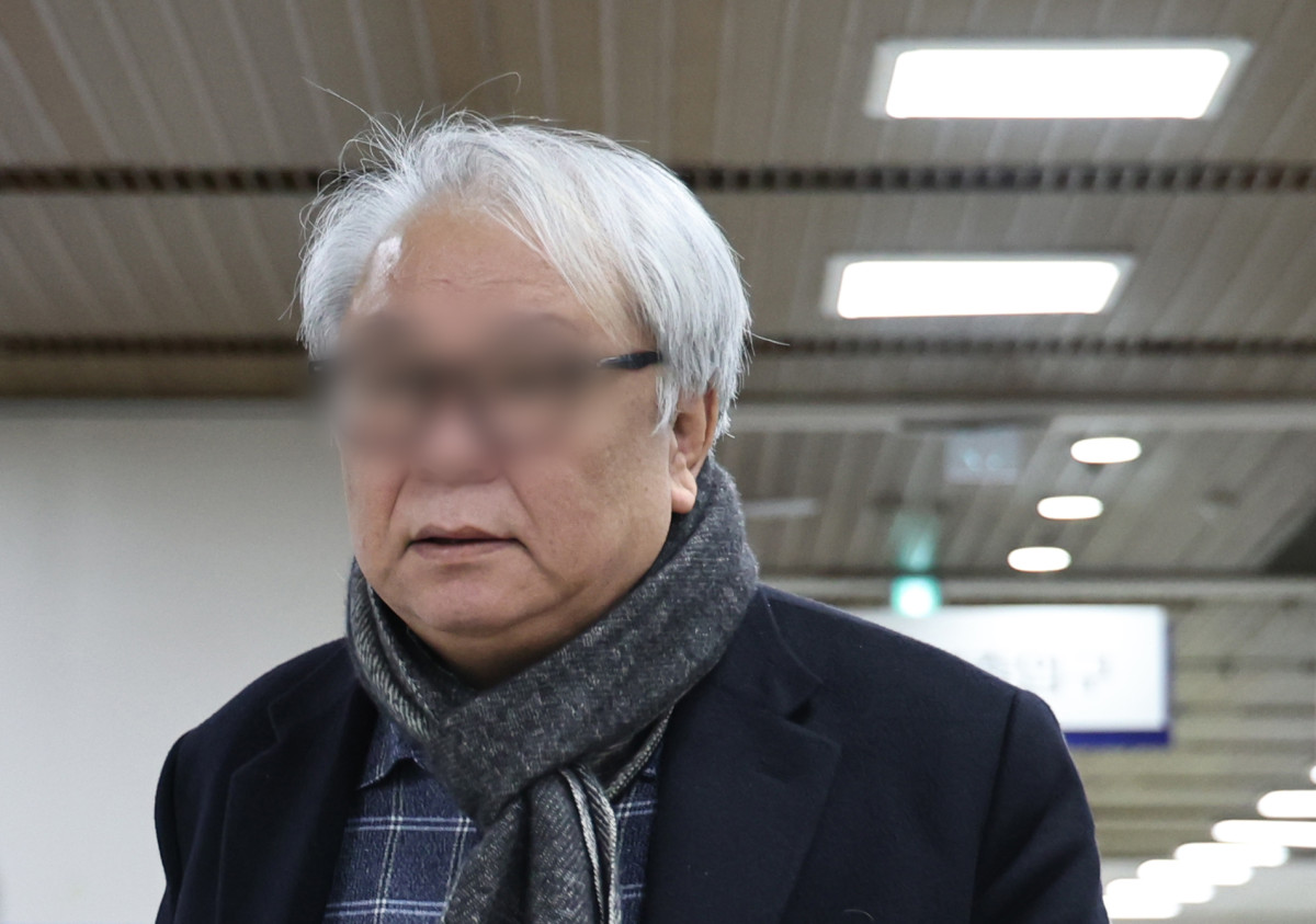 ▲ 정바울 아시아디벨로퍼(백현동 개발사업 시행사) 대표가 지난해 3월 5일 서울 서초구 서울중앙지방법원에서 열린 '백현동 수사무마 금품 의혹' 혐의를 받는 전관 변호사 곽정기 전 총경과 임정혁 전 고검장에 대한 2차 공판에 증인신문을 위해 출석하고 있다. (뉴시스)