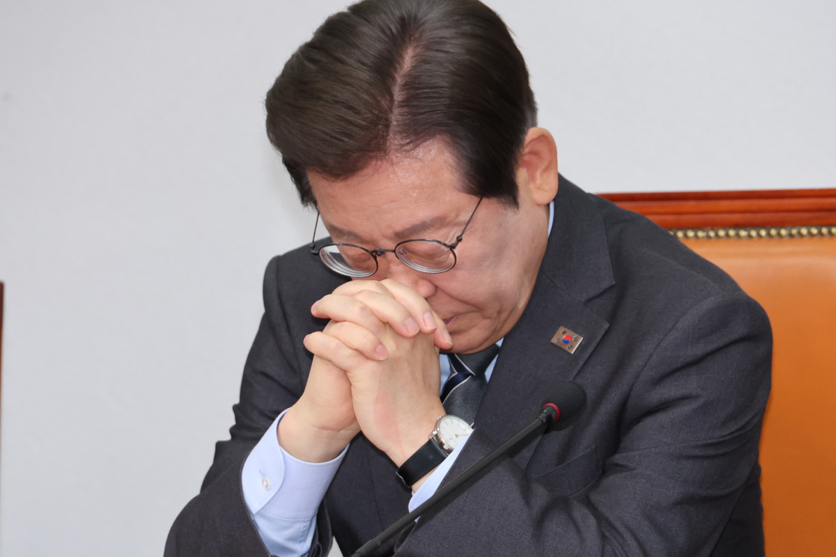 ▲더불어민주당 이재명 대표가 7일 서울 여의도 국회에서 열린 최고위원회의에서 최고위원들의 발언을 들으며 잠시 생각에 잠겨 있다. 2025.4.7    utzza@yna.co.kr/2025-04-07 11:02:08/<저작권자 ⓒ 1980-2025 ㈜연합뉴스. 무단 전재 재배포 금지, AI 학습 및 활용 금지> (사진=연합뉴스)