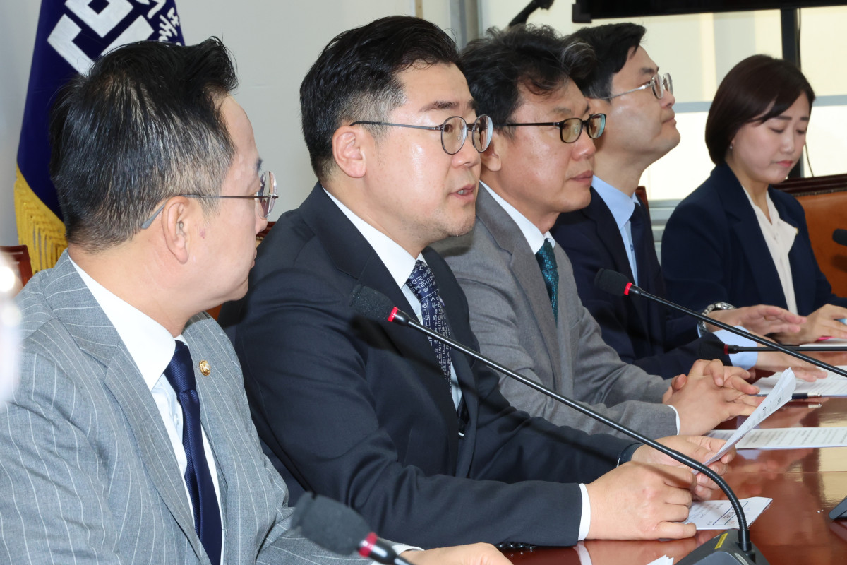 ▲더불어민주당 박찬대 원내대표가 8일 서울 여의도 국회에서 열린 원내대책회의에서 발언하고 있다. (사진=연합뉴스)