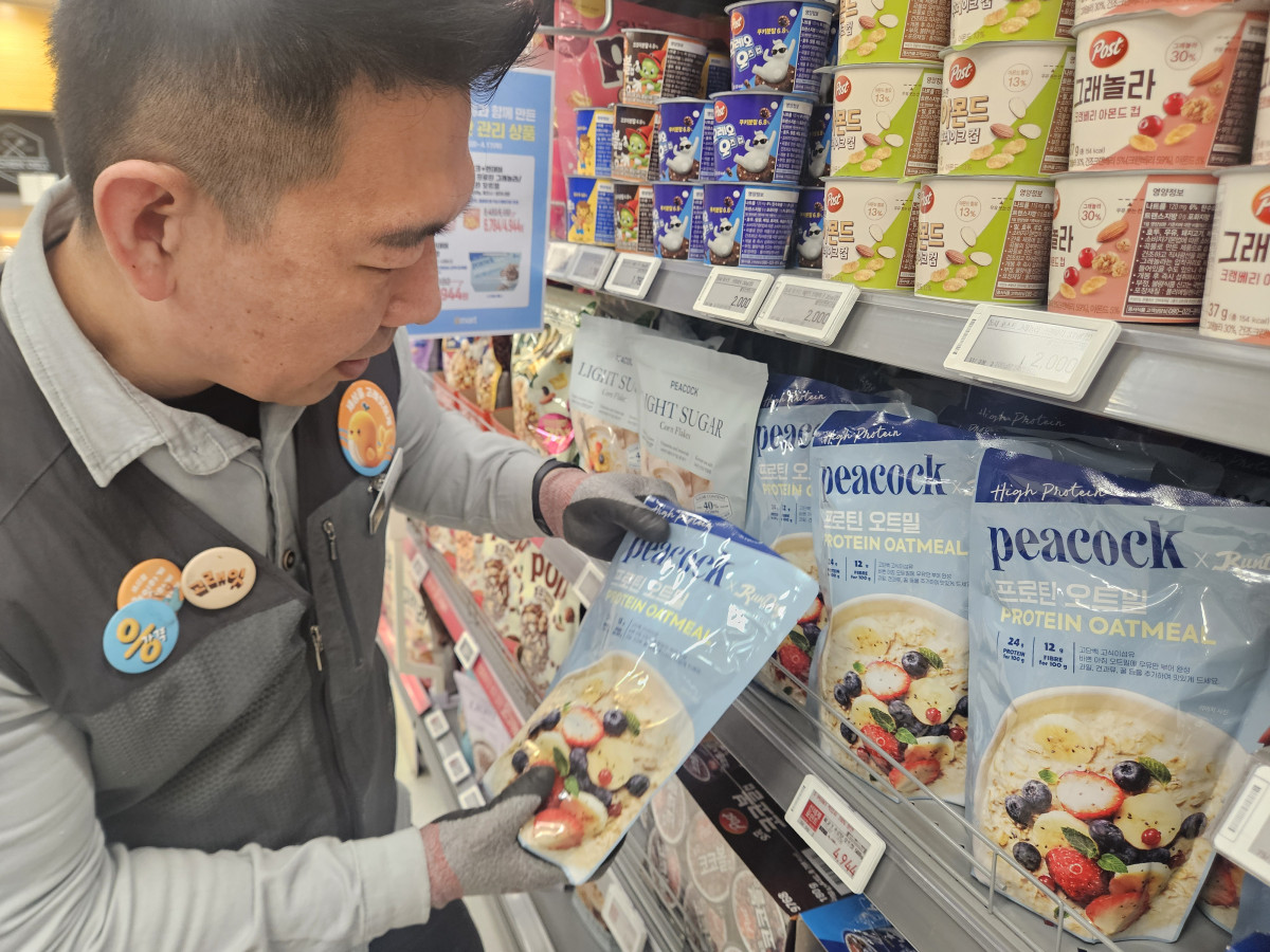 ▲이마트 문현점 피코크 매대 (사진제공=이마트)