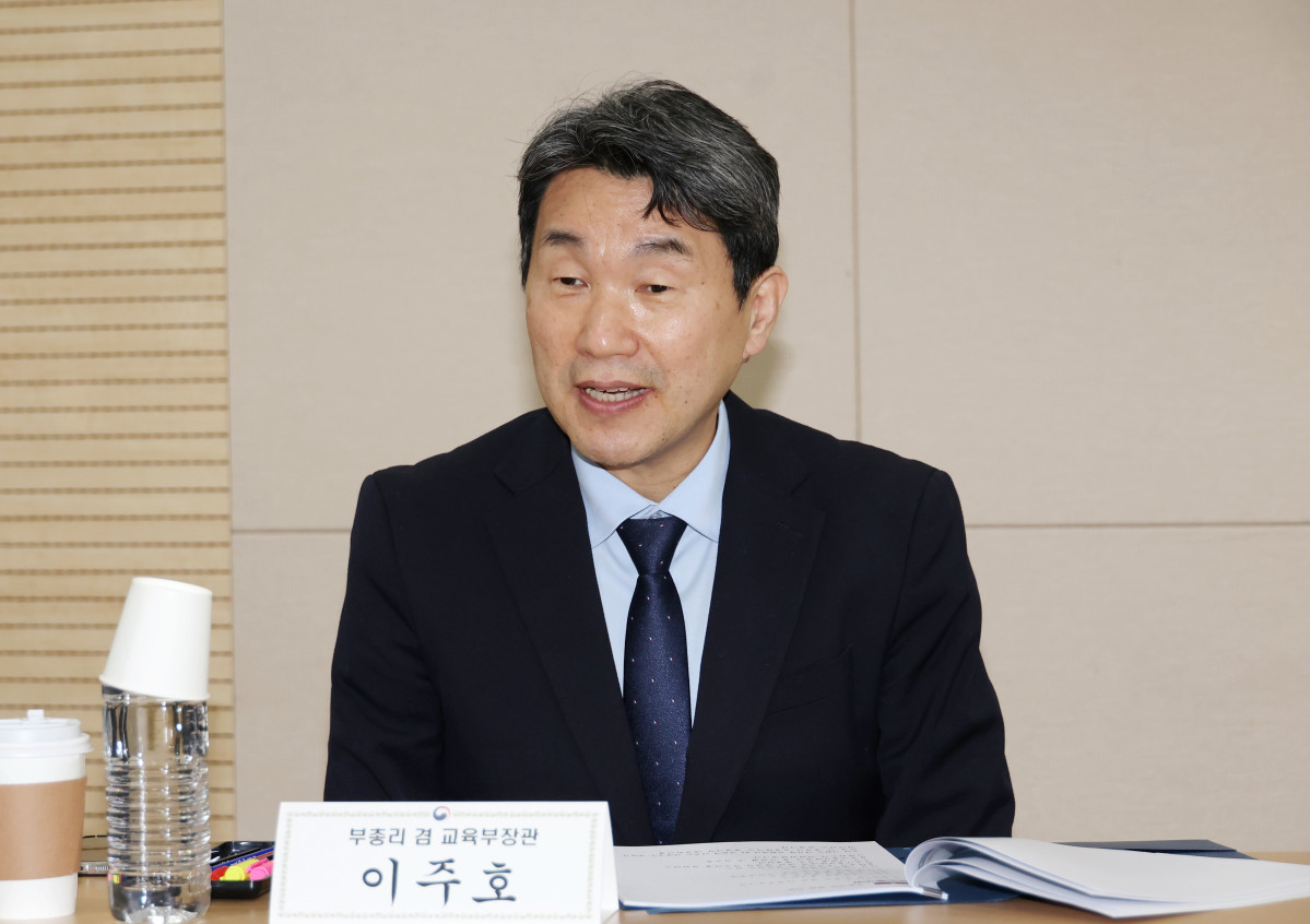 ▲ 이주호 사회부총리 겸 교육부 장관이 28일 서울 종로구 광화문 필원에서 열린 제72차 함께차담회에서 발언하고 있다. 2025.3.28 (연합뉴스)