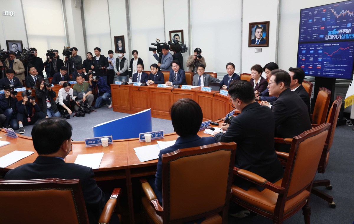 ▲이재명 더불어민주당 대표가 9일 서울 여의도 국회에서 열린 민주당 최고위원회의에서 모두발언을 하고 있다. 이 대표는 이날 대표직 사퇴 의사를 밝혔다. 신태현 기자 holjjak@